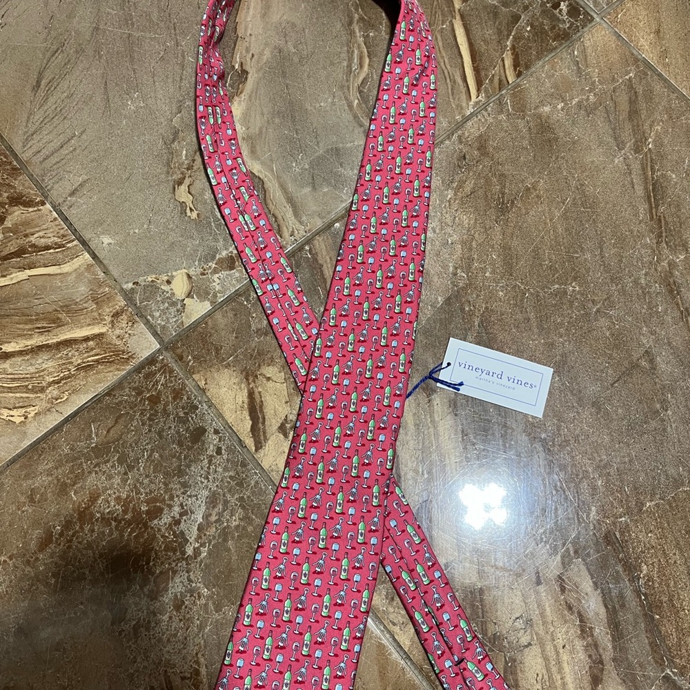 Vineyard Vines Red and White Patterned Tie